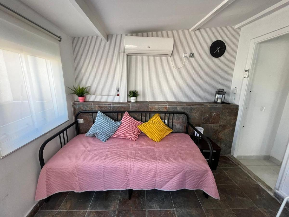 Habitacion Con Terraza En Alicante Bagian luar foto