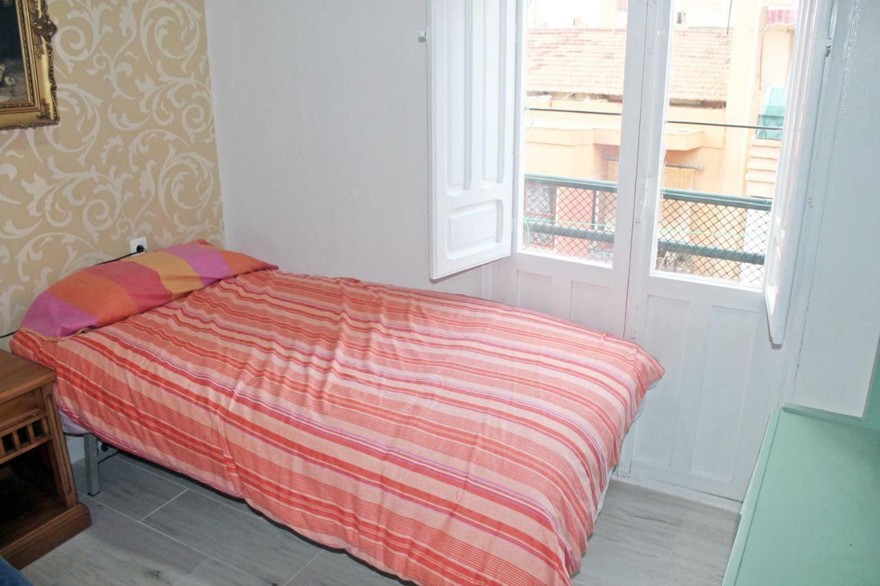 Habitacion Con Terraza En Alicante Bagian luar foto